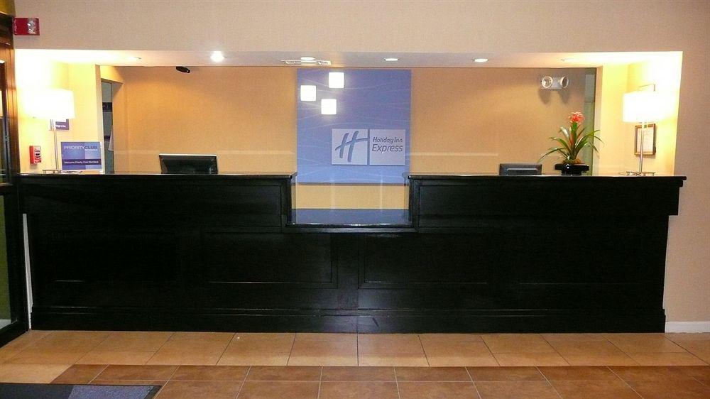 Comfort & Inn Suites Canton Interior photo