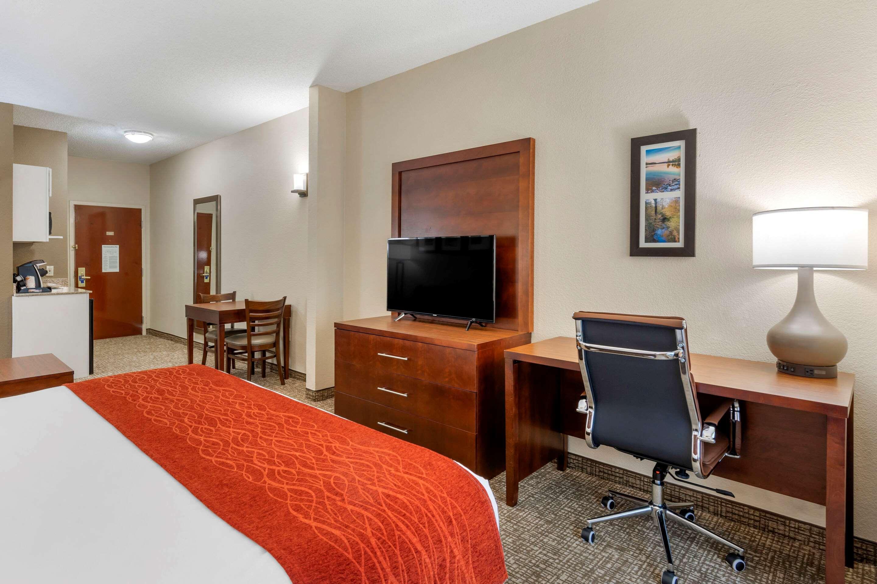 Comfort & Inn Suites Canton Exterior photo