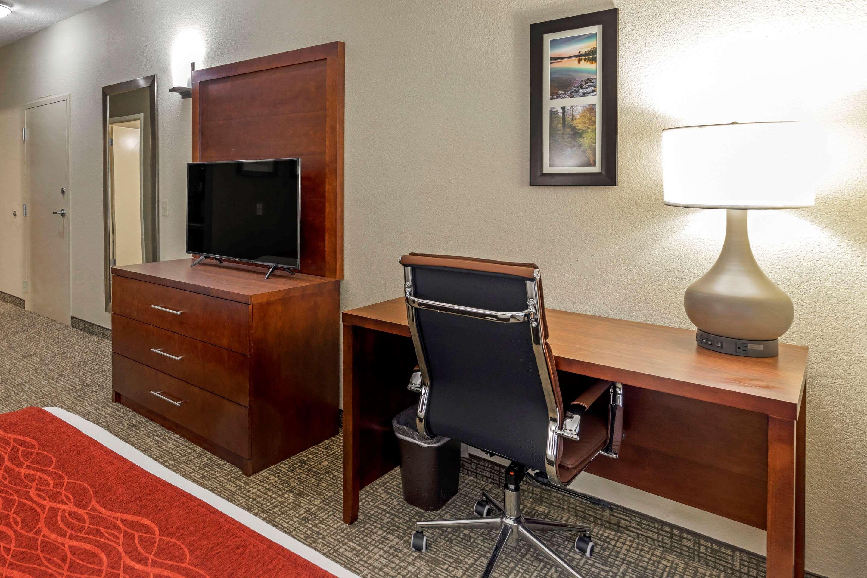 Comfort & Inn Suites Canton Exterior photo